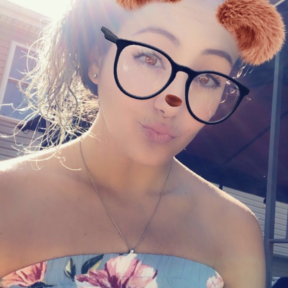 MEET YOUR POSHER 🦥👽🧜🏽‍♀️ - Picture 1 of 1